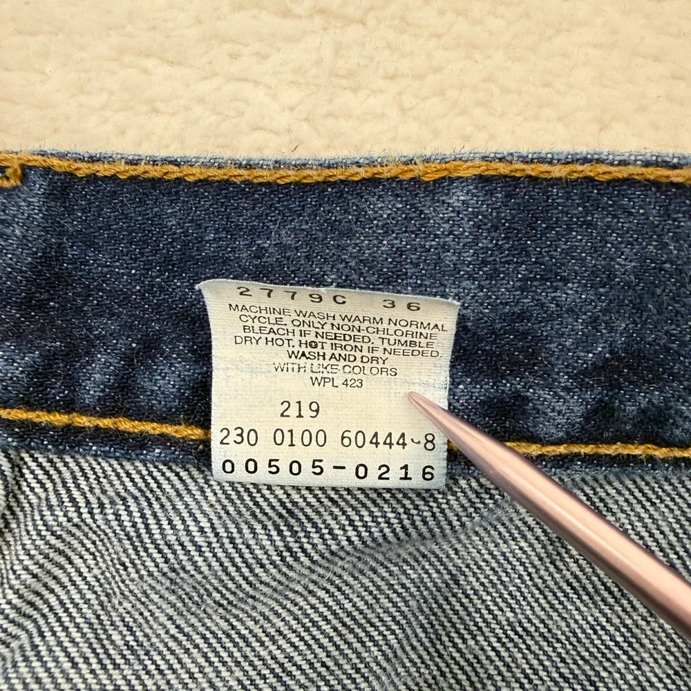 Vintage Levis 505 Regular Fit Straight Leg Jeans Men 36x36 (Fit 34x36) Dark Wash